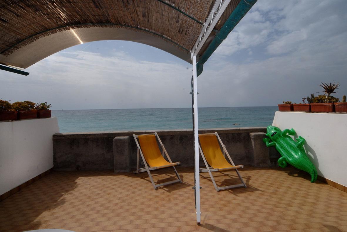 Holiday'S Beach Lejlighedshotel Ventimiglia Eksteriør billede