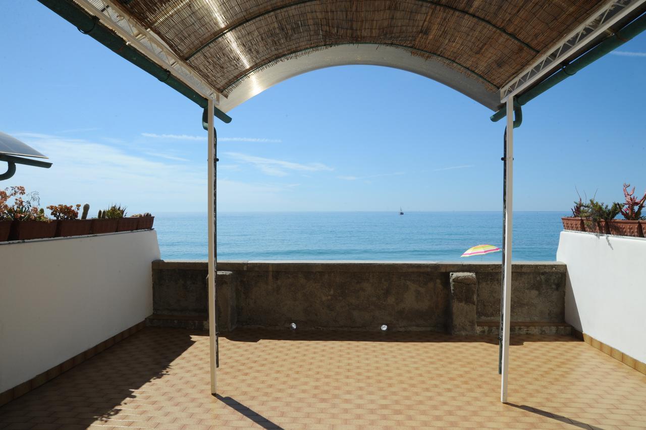 Holiday'S Beach Lejlighedshotel Ventimiglia Eksteriør billede