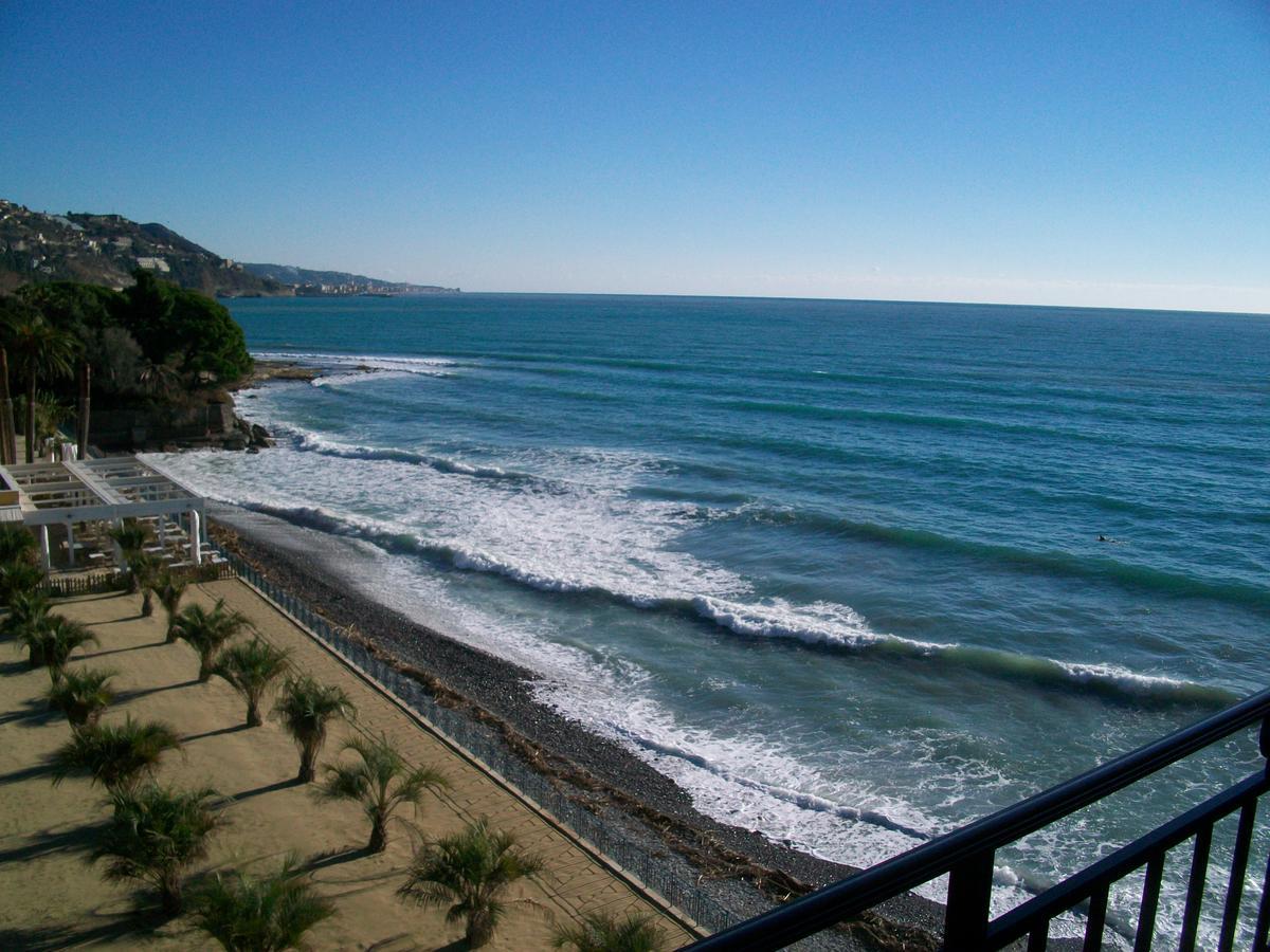 Holiday'S Beach Lejlighedshotel Ventimiglia Eksteriør billede