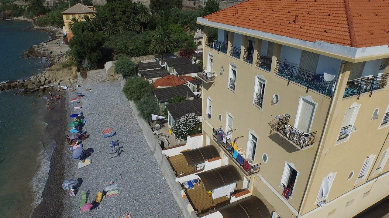 Holiday'S Beach Lejlighedshotel Ventimiglia Eksteriør billede