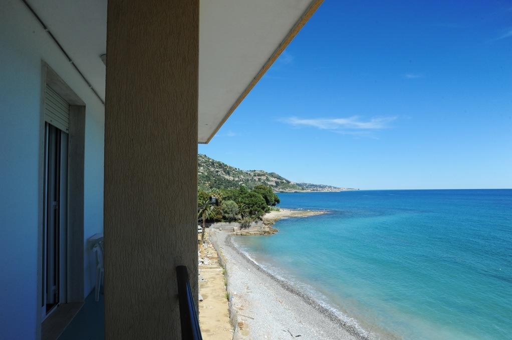 Holiday'S Beach Lejlighedshotel Ventimiglia Eksteriør billede